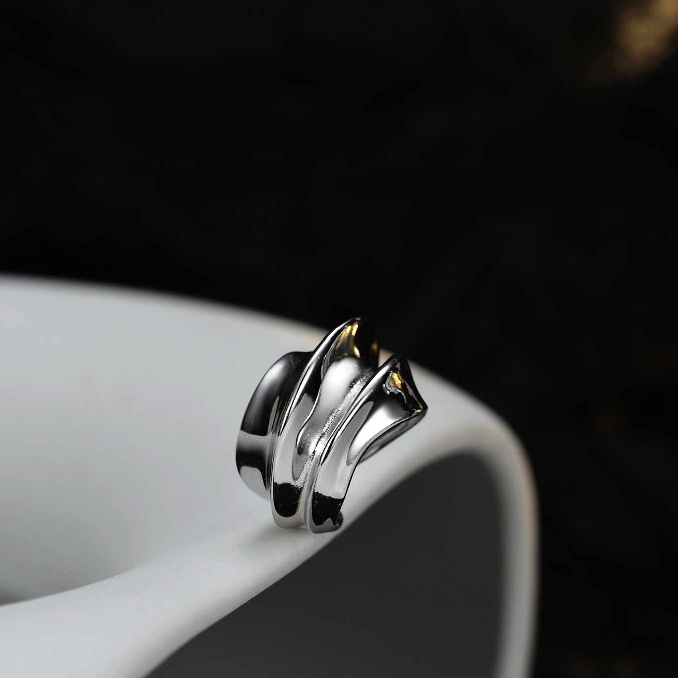 F.I.N.S 1PC Exaggerated Wide S - Ear Cuff No Piercing 评论和价格
