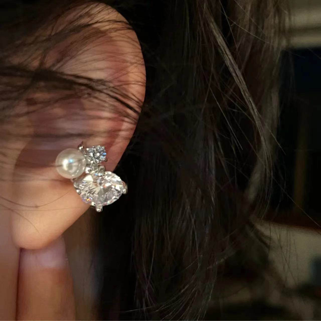 1Pcs Shiny Imitation Pearl Zir - Ear Cuff No Piercing 评论和价格