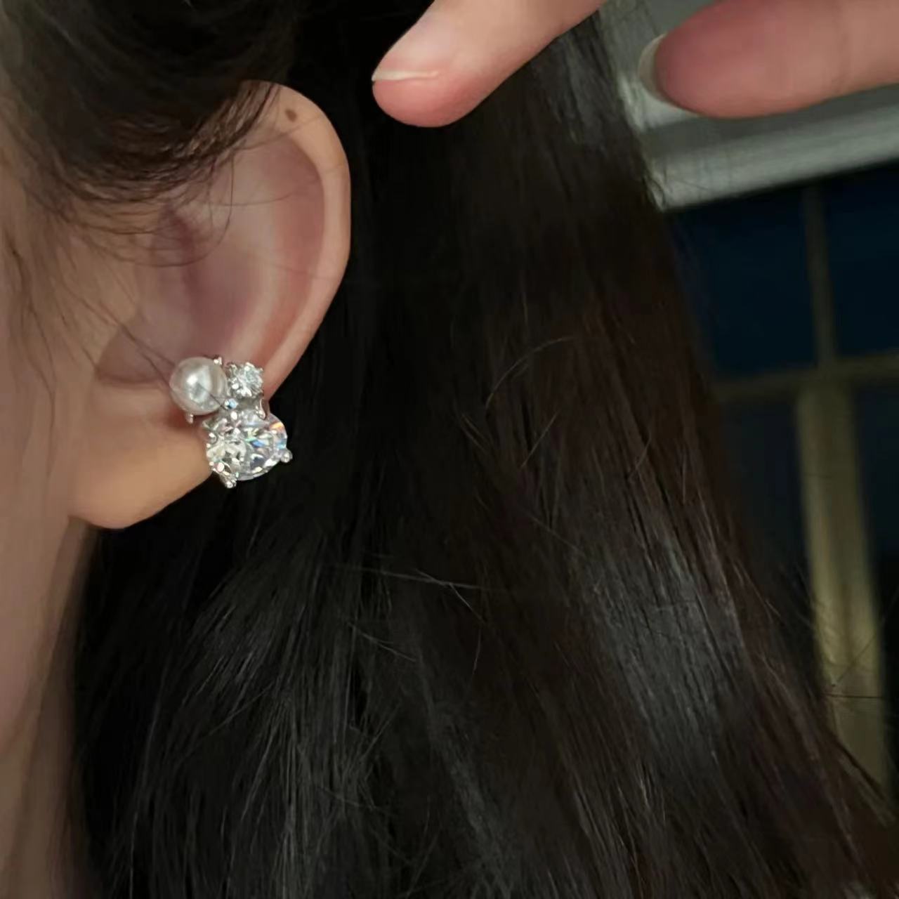 1Pcs Shiny Imitation Pearl Zir - Ear Cuff No Piercing 评论和价格